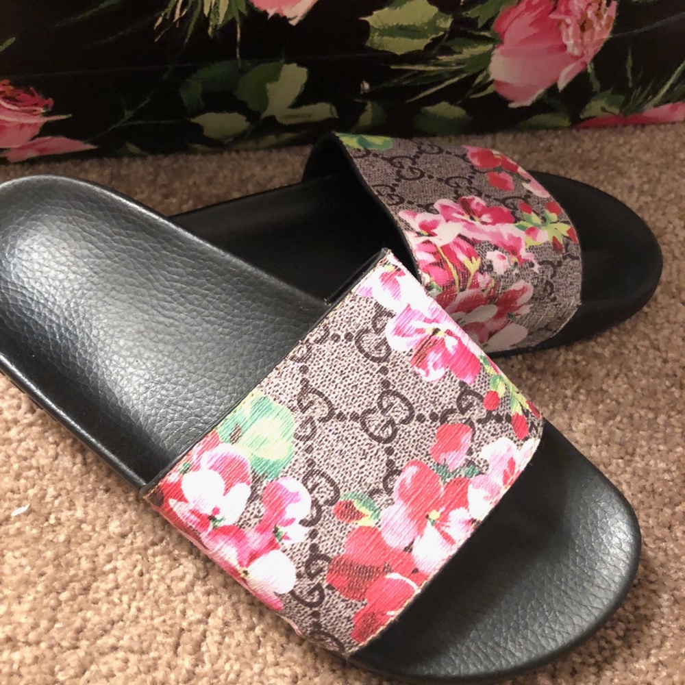 AUTHENTIC GUCCI SLIDES